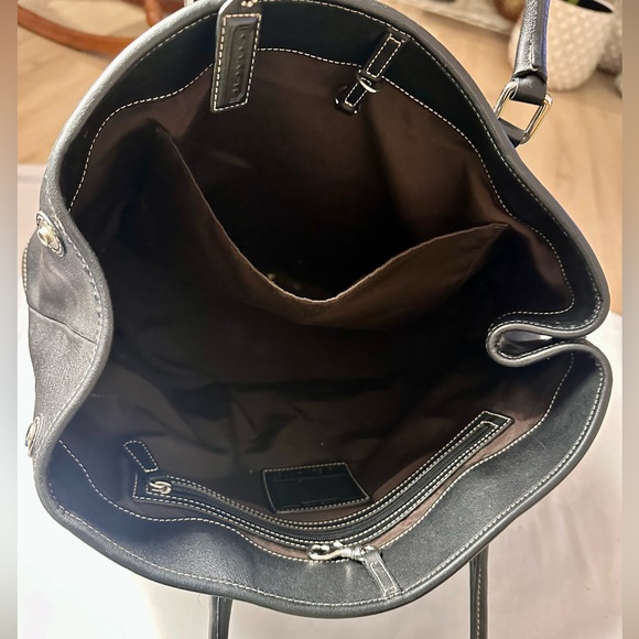 COACH Vintage Hamptons Large Black Leather Tote 7757 Serial # E2J-7757 - Picture 7 of 13